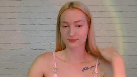 Snapshot of alice_sweet_01 chatting on 06.12.26 Alice online show from 06.12.26