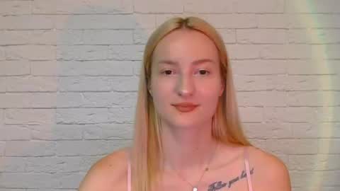 Snapshot of alice_sweet_01 chatting on 06.17.26 Alice online show from 06.17.26