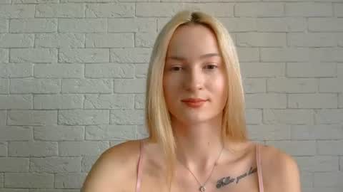 Snapshot of alice_sweet_01 chatting on 06.18.26 Alice online show from 06.18.26