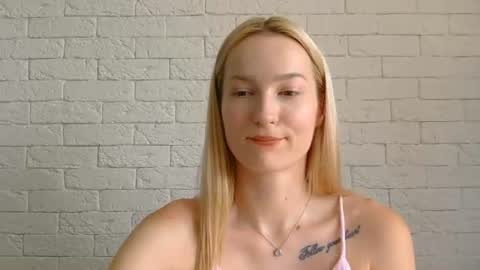 Snapshot of alice_sweet_01 chatting on 06.19.26 Alice online show from 06.19.26