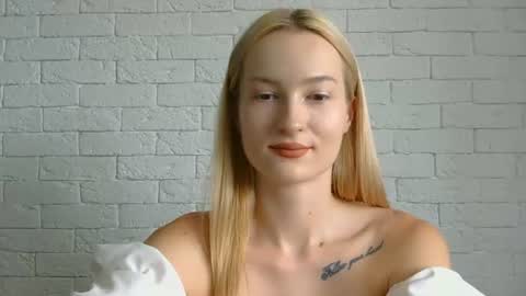 Snapshot of alice_sweet_01 chatting on 06.25.26 Alice online show from 06.25.26