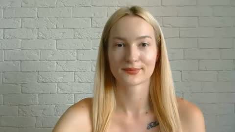 Snapshot of alice_sweet_01 chatting on 06.26.26 Alice online show from 06.26.26