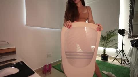 Snapshot of alicealberts chatting on 09.10.25 alicealberts online show from 09.10.25