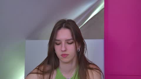 Snapshot of aliceatkin chatting on 06.21.26 Alice online show from 06.21.26