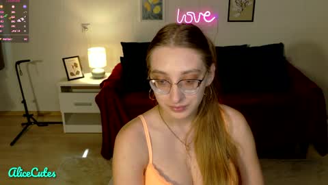 AliceCutes online show from 04.11.26