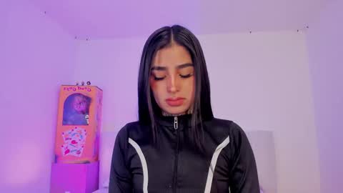 Snapshot of alicee_0 chatting on 09.18.25 Alice online show from 09.18.25