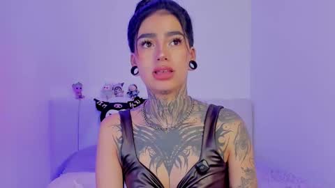 Snapshot of alicee_0 chatting on 10.11.25 Alice online show from 10.11.25