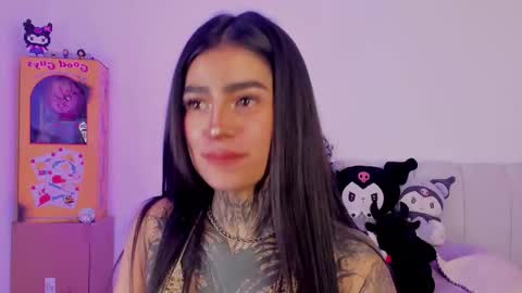 Snapshot of alicee_0 chatting on 10.28.25 Alice online show from 10.28.25