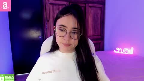 Snapshot of alicee_2 chatting on 11.26.25 Aliceee .. 97YP9VWGZHrefnav wishlist lists 1 online show from 11.26.25