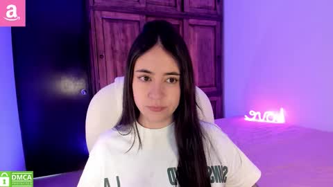 Snapshot of alicee_2 chatting on 12.17.25 Aliceee .. 97YP9VWGZHrefnav wishlist lists 1 online show from 12.17.25