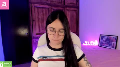 Snapshot of alicee_2 chatting on 01.06.26 Aliceee .. 97YP9VWGZHrefnav wishlist lists 1 online show from 01.06.26