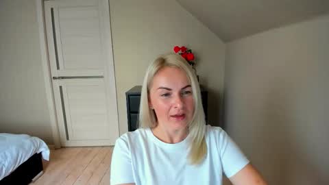 Snapshot of alicee__grace chatting on 10.06.25 Alicee online show from 10.06.25