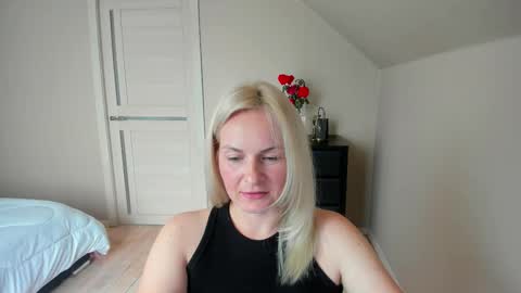 Snapshot of alicee__grace chatting on 10.10.25 Alicee online show from 10.10.25