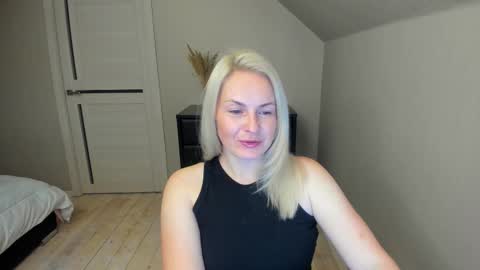 Snapshot of alicee__grace chatting on 10.11.25 Alicee online show from 10.11.25