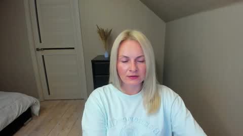 Snapshot of alicee__grace chatting on 10.12.25 Alicee online show from 10.12.25