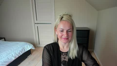 Snapshot of alicee__grace chatting on 10.21.25 Alicee online show from 10.21.25