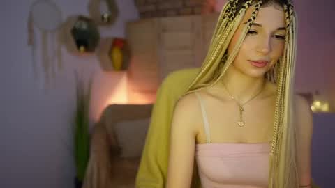 Snapshot of alicee_kiss chatting on 12.15.24 Alicee Kiss online show from 12.15.24