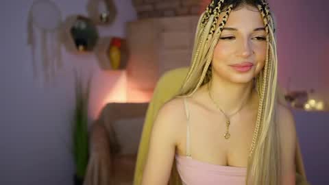 Snapshot of alicee_kiss chatting on 12.15.24 Alicee Kiss online show from 12.15.24