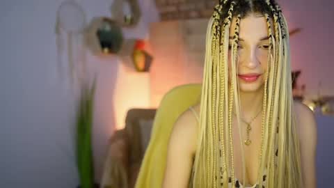 Snapshot of alicee_kiss chatting on 12.19.24 Alicee Kiss online show from 12.19.24