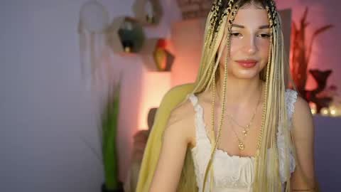 Snapshot of alicee_kiss chatting on 12.28.24 Alicee Kiss online show from 12.28.24