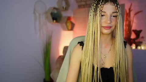 Snapshot of alicee_kiss chatting on 12.29.24 Alicee Kiss online show from 12.29.24