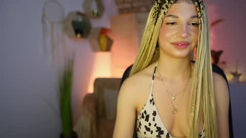 Snapshot of alicee_kiss chatting on 01.03.25 Alicee Kiss online show from 01.03.25