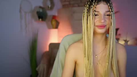 Snapshot of alicee_kiss chatting on 01.06.25 Alicee Kiss online show from 01.06.25