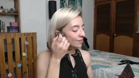 Snapshot of alicee_logan_ chatting on 05.16.26 alicee_logan_ online show from 05.16.26