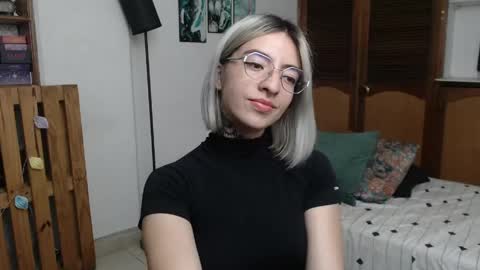 Snapshot of alicee_logan_ chatting on 06.04.26 alicee_logan_ online show from 06.04.26