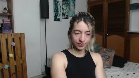 Snapshot of alicee_logan_ chatting on 06.11.26 alicee_logan_ online show from 06.11.26