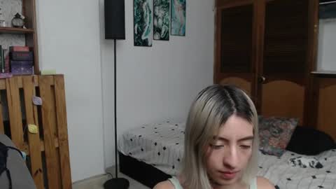 Snapshot of alicee_logan_ chatting on 06.19.26 alicee_logan_ online show from 06.19.26