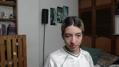 Snapshot of alicee_logan_ chatting on 06.27.26 alicee_logan_ online show from 06.27.26