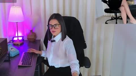 Snapshot of alicee_milf_ chatting on 04.18.26 Aleja online show from 04.18.26