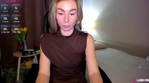 Snapshot of aliceevan chatting on 03.10.26 Daniella online show from 03.10.26