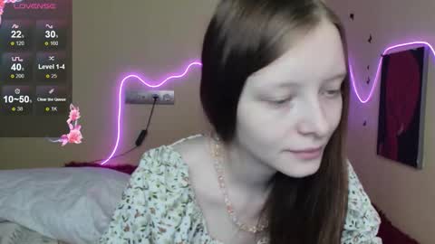 Snapshot of alicehariss chatting on 10.29.25 Alie online show from 10.29.25