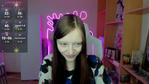 Snapshot of alicehariss chatting on 11.14.25 Alie online show from 11.14.25