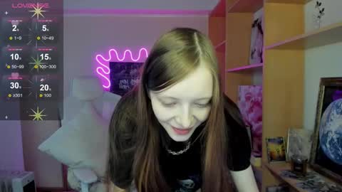 Snapshot of alicehariss chatting on 11.22.25 Alie online show from 11.22.25