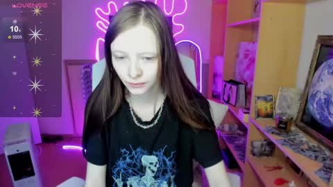 Snapshot of alicehariss chatting on 11.23.25 Alie online show from 11.23.25