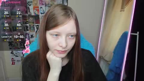 Snapshot of alicehariss chatting on 11.25.25 Alie online show from 11.25.25