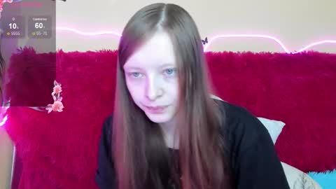 Snapshot of alicehariss chatting on 12.14.25 Alie online show from 12.14.25