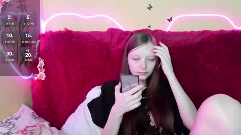 Snapshot of alicehariss chatting on 12.21.25 Alie online show from 12.21.25