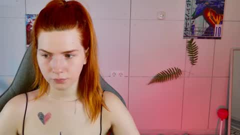 Snapshot of aliceinredsquare_ chatting on 06.26.26 Alice online show from 06.26.26