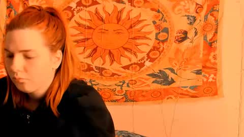 Snapshot of aliceinredsquare_ chatting on 06.27.26 Alice online show from 06.27.26