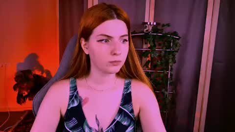 Snapshot of aliceinredsquare_ chatting on 07.14.26 Alice online show from 07.14.26