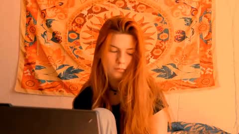 Snapshot of aliceinredsquare_ chatting on 07.18.26 Alice online show from 07.18.26