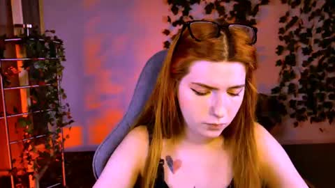 Snapshot of aliceinredsquare_ chatting on 07.23.26 Alice online show from 07.23.26