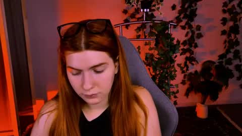 Snapshot of aliceinredsquare_ chatting on 08.05.26 Alice online show from 08.05.26