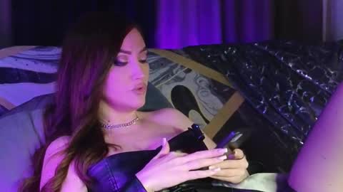 Snapshot of alicejameson chatting on 09.12.25 alicejameson online show from 09.12.25