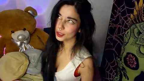 Snapshot of alicekingdom chatting on 11.29.25 Alicekingdom online show from 11.29.25