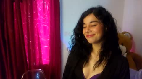 Snapshot of alicekingdom chatting on 06.25.26 Alicekingdom online show from 06.25.26